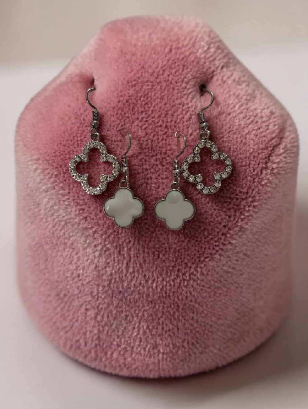 New 2 Pair Earrings Set In Silver/White Clover Drop Design